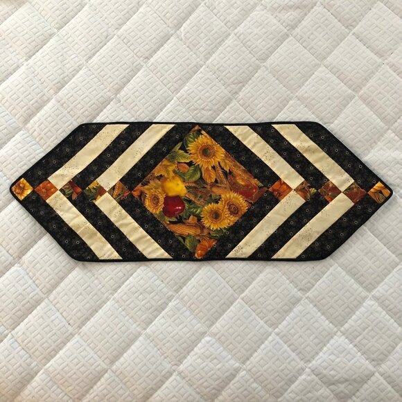 Quilt Table Runner - Fall Sunflower Thanksgiving #710-2 - Picture 3 of 8